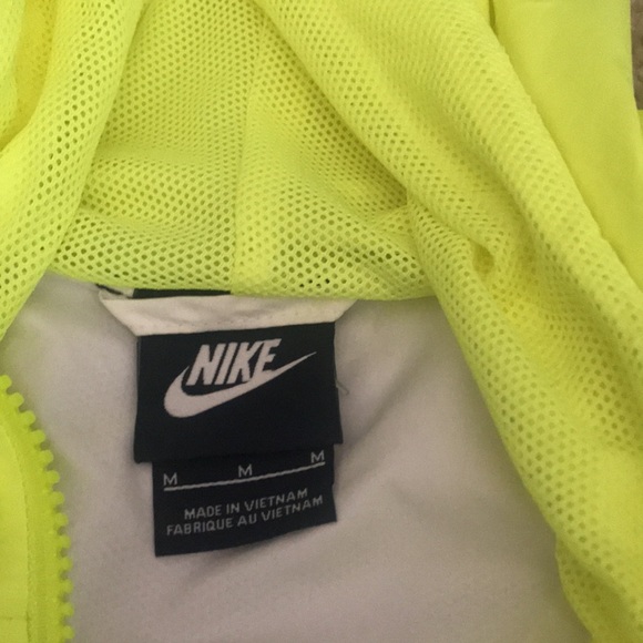 Nike size medium wind breaker excellent condition - Picture 3 of 3